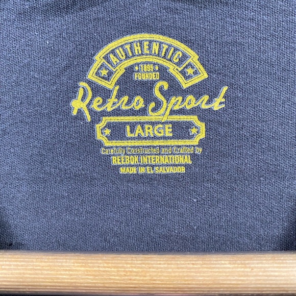 Reebok Vintage Chicago BlackHawks Distressed T-Shirt - Picture 4 of 6